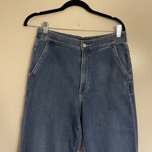 Express Womn 8 Medium Wash Luxe Comfort Knit Stretch Super High Rise Jogger Jean - Picture 5 of 11